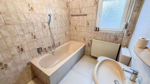 Wannenbad mit WC EG - 