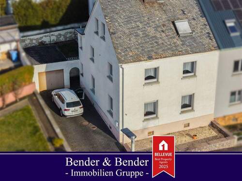 Banner Bild Elz - Solides Zweifamilienhaus mit Garagen und Garten -ideal für Generationenwohnen in Elz!