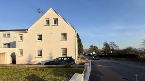 Seitenansicht - Mehrfamilienhaus, Wohnhaus mit 206,00 m&sup2; in Elz zum Kaufen