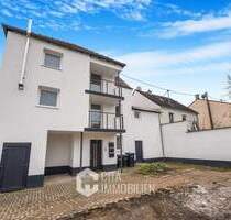 Hochheim am Main: Kernsaniertes Mehrfamilienhaus mit 3 Einheiten, leerstehend