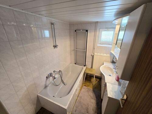 Badezimmer im Erdgeschoss - 