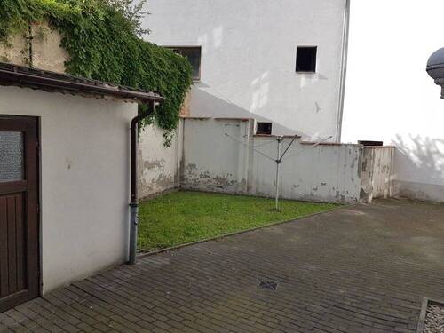 Hof - Mehrfamilienhaus, Wohnhaus mit 238,90 m² in Görlitz zum Kaufen
