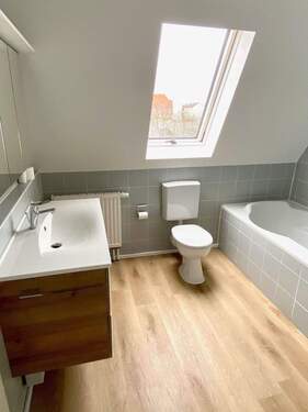 Bad.jpg - 2 Zimmer Etagenwohnung zur Miete in Nürnberg