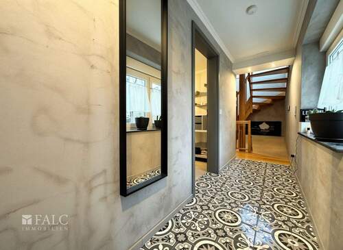 Eingang - (KI generiert) - 5 Zimmer Doppelhaushälfte zum Kaufen in Hennef (Sieg)