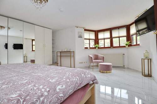 Schlafzimmer Souterrain (2) - 