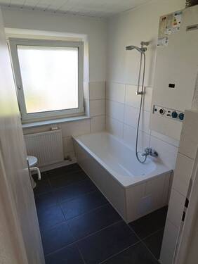 Tageslichtbad mit Badewanne - 