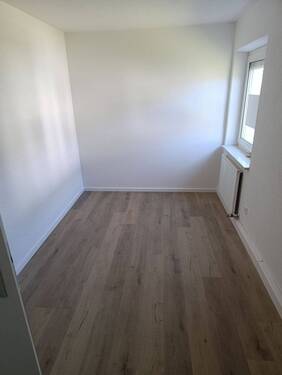 Kinderzimmer/ Büro - 