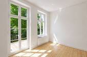 Oberlichter und Balkontür - 2 Zimmer Etagenwohnung zum Kaufen in Hamburg