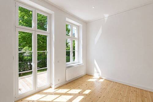 Oberlichter und Balkontür - 2 Zimmer Etagenwohnung zum Kaufen in Hamburg