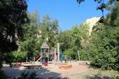 Spielplatz auf gegenüberliegender Straßenseite - Etagenwohnung mit 43,00 m² in Berlin zum Kaufen