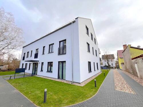 Zufahrt und Hauszugang - 3 Zimmer Etagenwohnung zum Kaufen in Petershagen/Eggersdorf