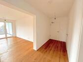 Eingangsflur und Übergang ins Wohnzimmer - 3 Zimmer Etagenwohnung in Petershagen/Eggersdorf