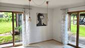 Wohnzimmer mit Ausgang Gartenhütte - 