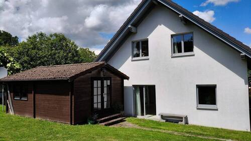 Seitliche Ansicht mit Gartenhütte - 5 Zimmer Einfamilienhaus zum Kaufen in Lüerdissen / Oelkassen