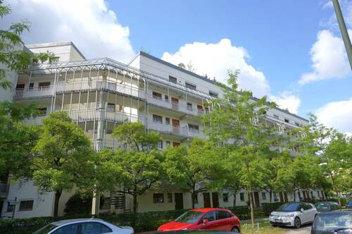 Gebäude - Aktuell vermietet - Ruhig, hell und gepflegt, sonniger Südbalkon - Besicht. SA 27.09., ind. Vereinb.