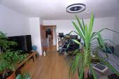 Wohnzimmer Ansicht 2 - 2 Zimmer Etagenwohnung in München