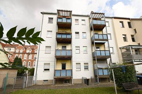 Ansicht Hof - 3-Raum-Wohnung mit Balkon in Altriesa