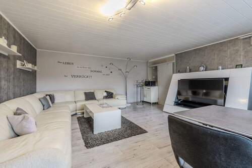 Wohn- und Esszimmer - Ihr Platz zum Wohlfühlen - Helle 3,5-Zimmer-Wohnung inkl. Balkon & 2 TG-Stellplätzen