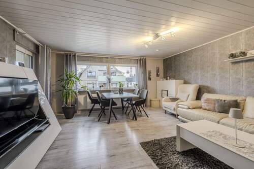 Wohn- und Esszimmer - 