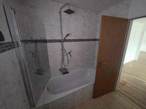 Badezimmer - 3 Zimmer Etagenwohnung in Landstuhl