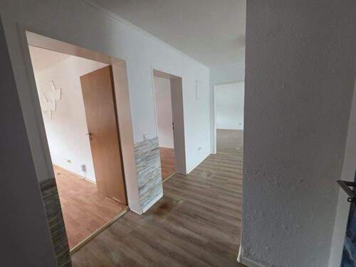 Flur - Etagenwohnung mit 79,30 m&sup2; in Landstuhl zum Kaufen