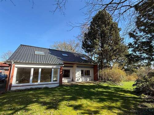 Rückseite - Am Ende wird alles grün - 299.000,00&nbsp;EUR Kaufpreis, ca.&nbsp; 143,00&nbsp;m&sup2;&nbsp;Wohnfl&auml;che