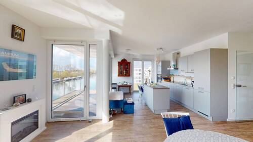 Blick auf die Terrasse und Küche - Exklusives Wohnen auf Zeit, direkt an der Elbe möbliert und bezugsfertig