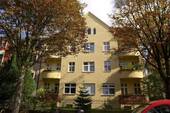 Haus - vermietete Altbauwohnung mit Balkon