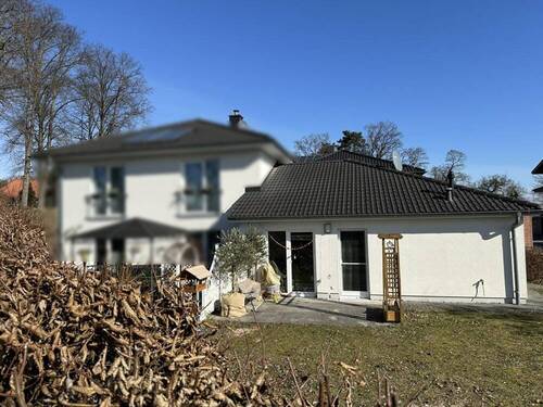Ansicht Süd-West mit Terrasse - 3 Zimmer Bungalow zum Kaufen in Waren (Müritz)