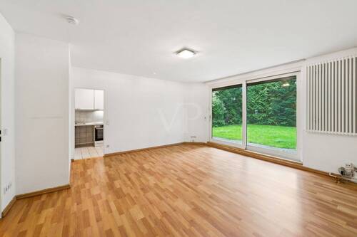 Wohn-/Schlafzimmer mit Zugang zur Terrasse - 1 Zimmer Etagenwohnung zum Kaufen in Berlin / Lankwitz