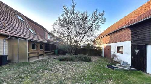 Grundstück zwischen Gebäuden - 