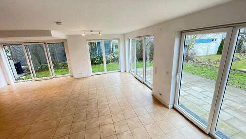 Bild 3 - 6 Zimmer Doppelhaushälfte in Holzgerlingen