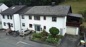 Außenbild - Familienfreundliches Einfamilienhaus mit separater Einliegerwohnung, Balkon und Garage