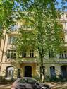 Hausansicht - vermietete Stuckaltbauwohnung mit Loggia