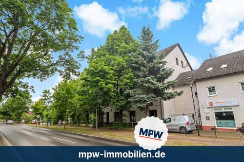 Straßenansicht - Investitionschance: Mehrfamilienhaus mit Entwicklungspotenzial