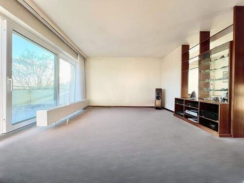 Lichtdurchfluteter Wohn- und Essbereich - 4 Zimmer Etagenwohnung in Hofheim am Taunus