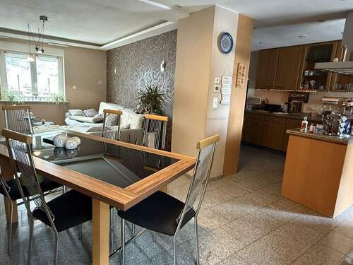 Wohn-/Esszimmer mit offener Küche.. - 