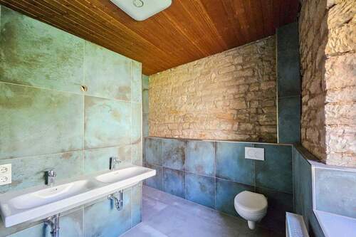 Badezimmer mit Dusche - Einfamilienhaus mit 157,40 m&sup2; in Reichsthal zum Kaufen