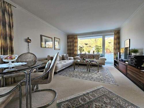 Wohnzimmer - Helle, schöne + moderne 2-Zimmer Wohnung mit Traumbalkon in guter Wohnlage von Rahlstedt!