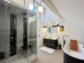 Bad im Dachgeschoss - 