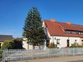 Straßenansicht - Doppelhaushälfte mit viel Platz für eine Familie
