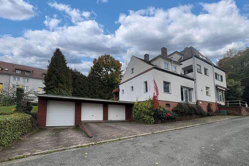 Seitliche Ansicht des Anbaus - Nachauktion - Gewerbeeinheit und ETW im separaten Gebäude - leerstehend