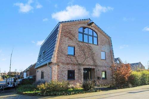 Ansicht - Modernes Familienhaus mit Garten, Studio, separatem Gästebereich & Top-Energieeffizienz