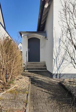 Eingang Einheit 1 - 9 Zimmer Einfamilienhaus zum Kaufen in Rödental