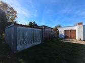 Garage mit Durchgang zum Bungalow - 