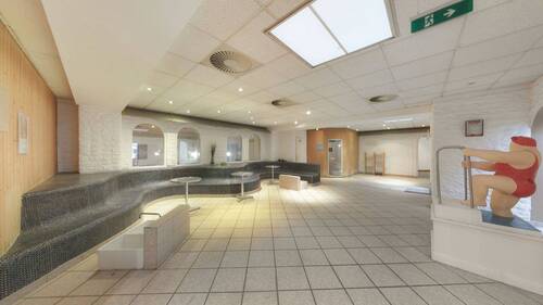 Wellnessbereich mit Saunen und Ruhebereich - 