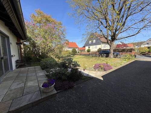 Vorgarten - 6 Zimmer Einfamilienhaus zum Kaufen in Lehrte
