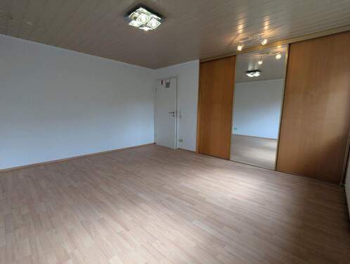Zimmer 1 / begehbarer Schrank - 