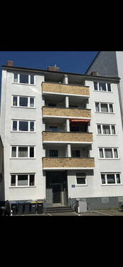 Hinterseite mit Hauseingang - Schöne ETW in der Kölner Südstadt