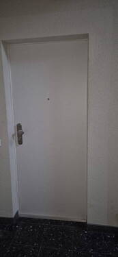 Wohnungstür vom Hausflur - 